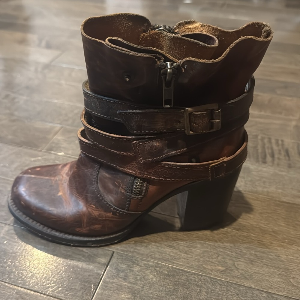 Vintage Brown Leather Boots - Picture 2 of 12
